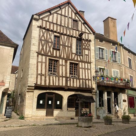 Appartement Au Poids Du Roy à Noyers-sur-Serein Extérieur photo